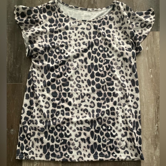 Medium leopard top with ruffle sleeve - Picture 1 of 2